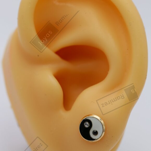 Yin Yang Stud Earrings, Solid 14K Yellow Gold — Aretes Yin Yang, Oro Amarillo. - Picture 6 of 8